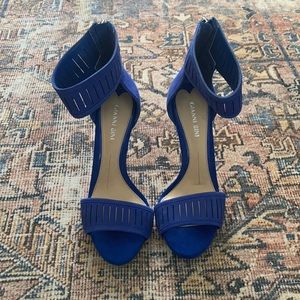 🦋 Gianni Bini Blue Suede Heels 🦋